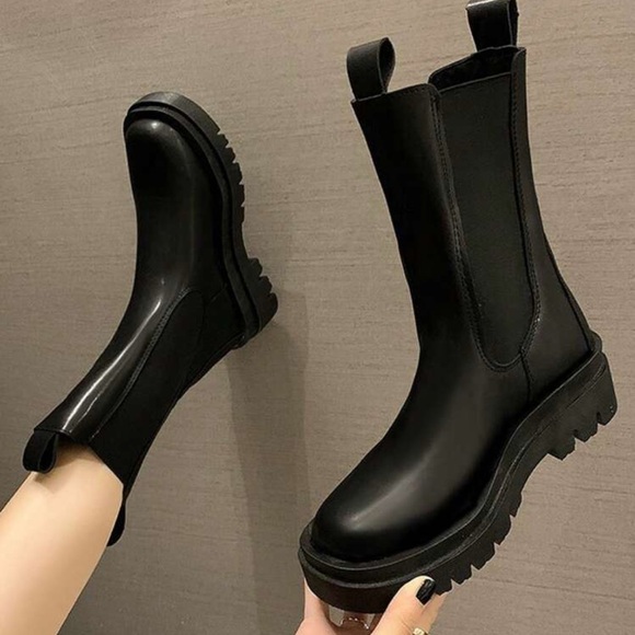 Black Women's Chelsea Boots - Picture 1 of 4